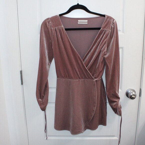 Urban Outfitters Goldmine Velvet Surplice Romper Ruched Sleeves Size Small - Picture 1 of 4